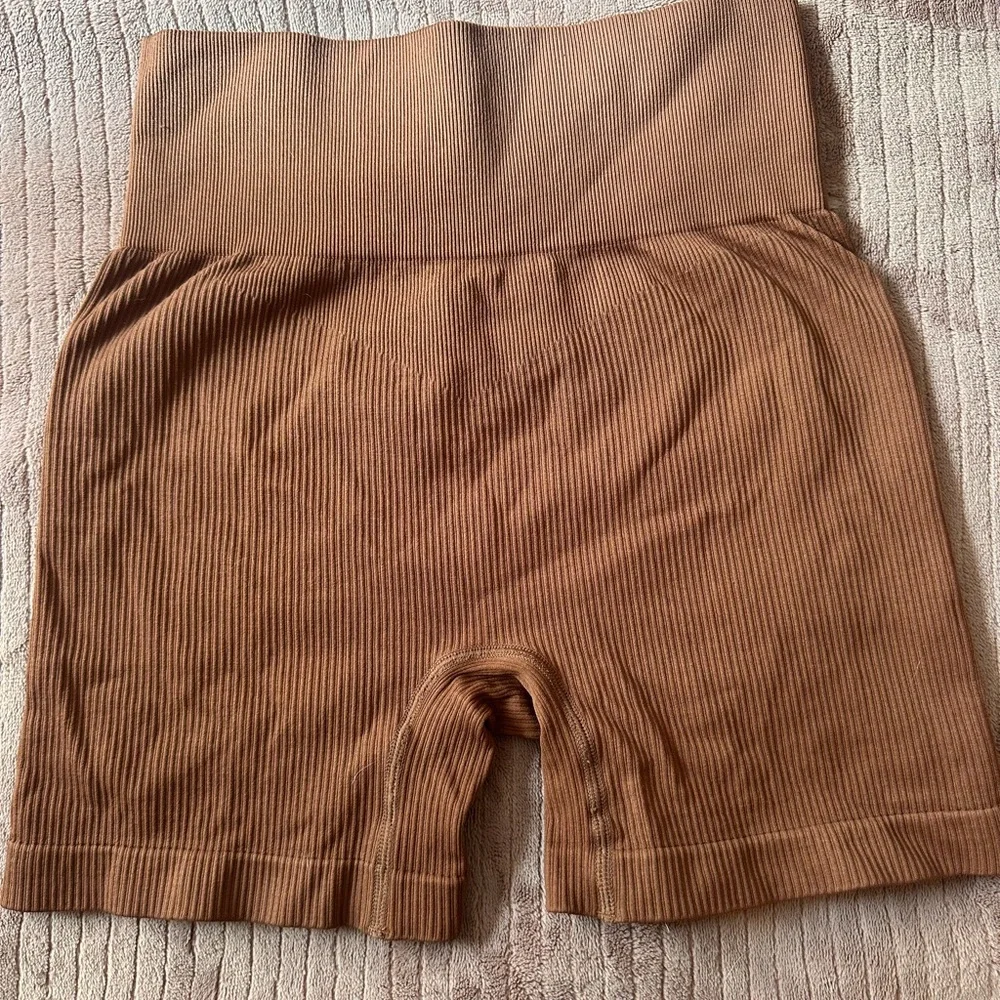 { 3 piece Ribbed Activewear Set } - Picture 4 of 7